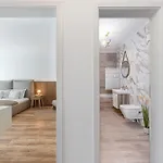 Adara With Parking -tractoru Coresi Apartment *