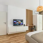 Apartment Adara With Parking -tractoru Coresi Brasov