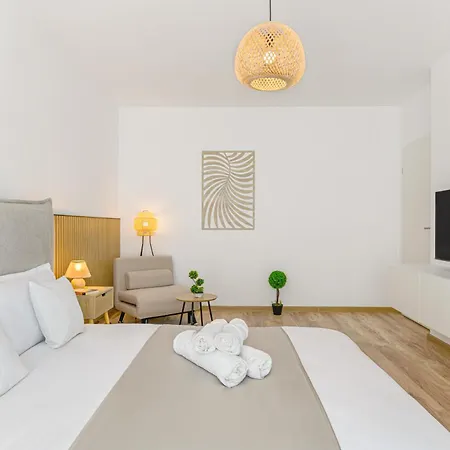 Apartment Adara With Parking -tractoru Coresi