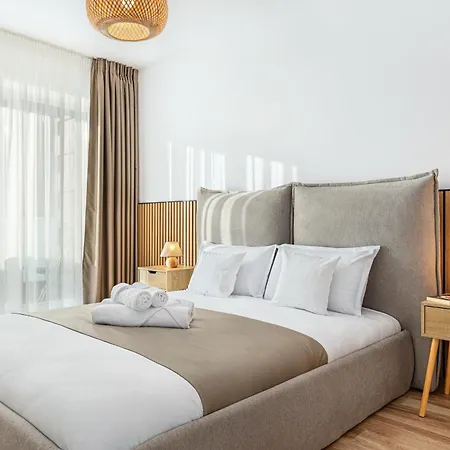 Adara With Parking -tractoru Coresi Apartman