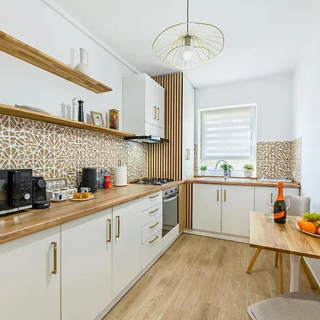 Adara With Parking -tractoru Coresi Brassó