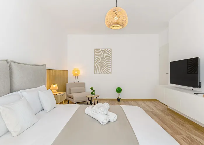 Apartment Adara With Parking -tractoru Coresi