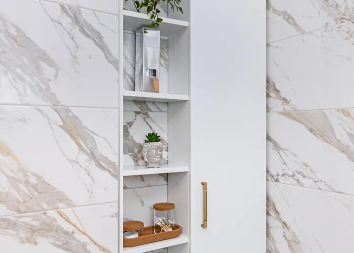 Adara With Parking -tractoru Coresi * Brasov