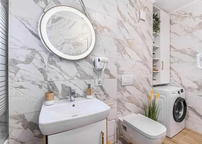 Adara With Parking -tractoru Coresi Apartment