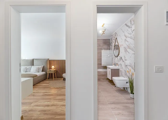 Adara With Parking -tractoru Coresi Apartment *