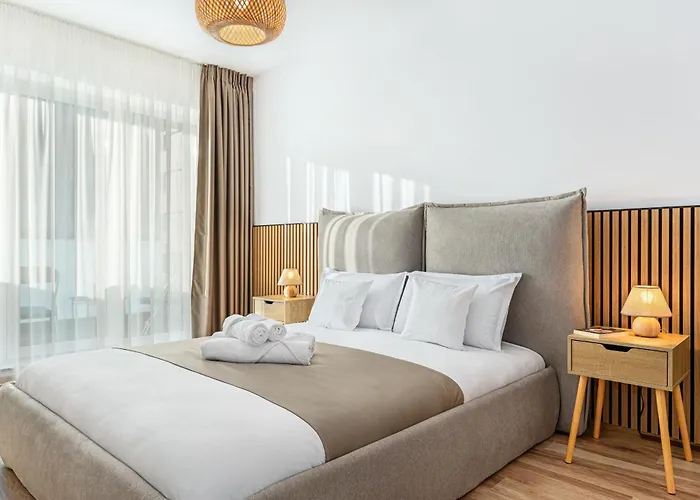 Adara With Parking -tractoru Coresi Apartment